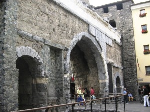 Aosta: l'antica porta romana - Alberto Pestelli © 2007