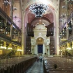 L'interno della sinagoga più grande d'europa