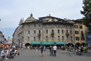 Trento, Case Cazuffi-Rella in piazza del Duomo