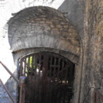 26) La porta da cui la Santa entrò in Cortona