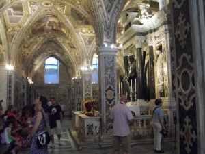 Panoramica della Cripta. E' evidente la sistemazione barocca