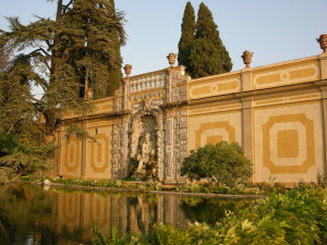 Villa di Cigliano - Il bacino e il ninfeo - Wikipedia- I, Sailko CC BY-SA 3,0
