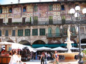 Verona, Case Mazzanti in piazza delle Erbe